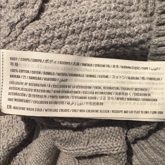 HOLLISTER Boxy V-Neck Oversized Cable Knit Sweater Vest in Gray Size Medium - Picture 9 of 9